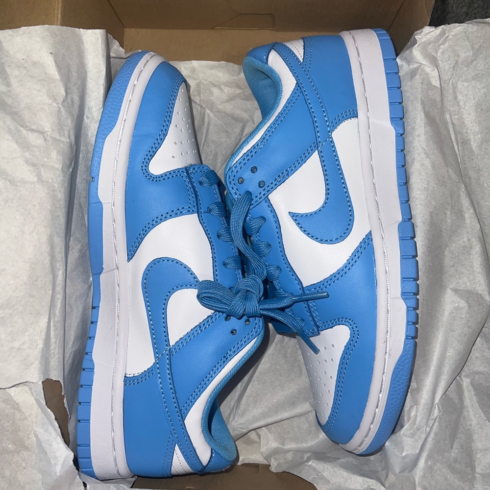 Nike Dunks color University Blue